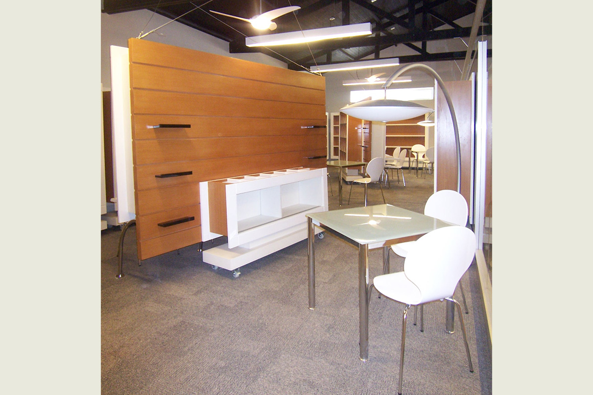 Slide 03_Desk