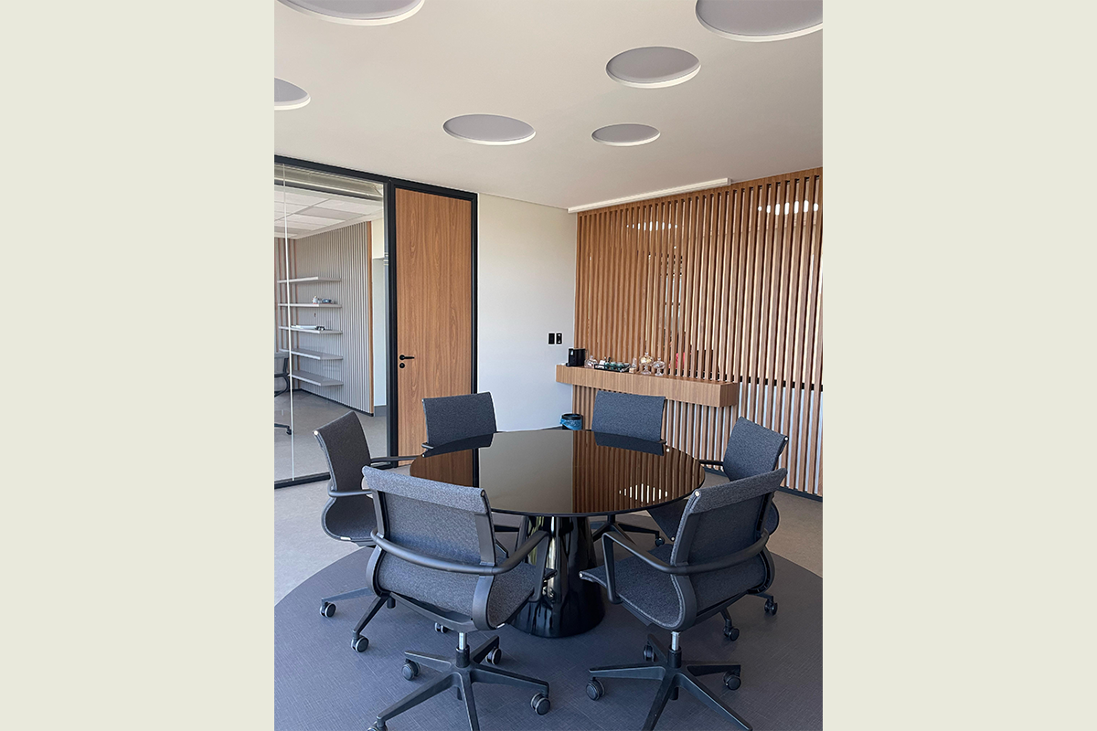 Slide 04_Desk