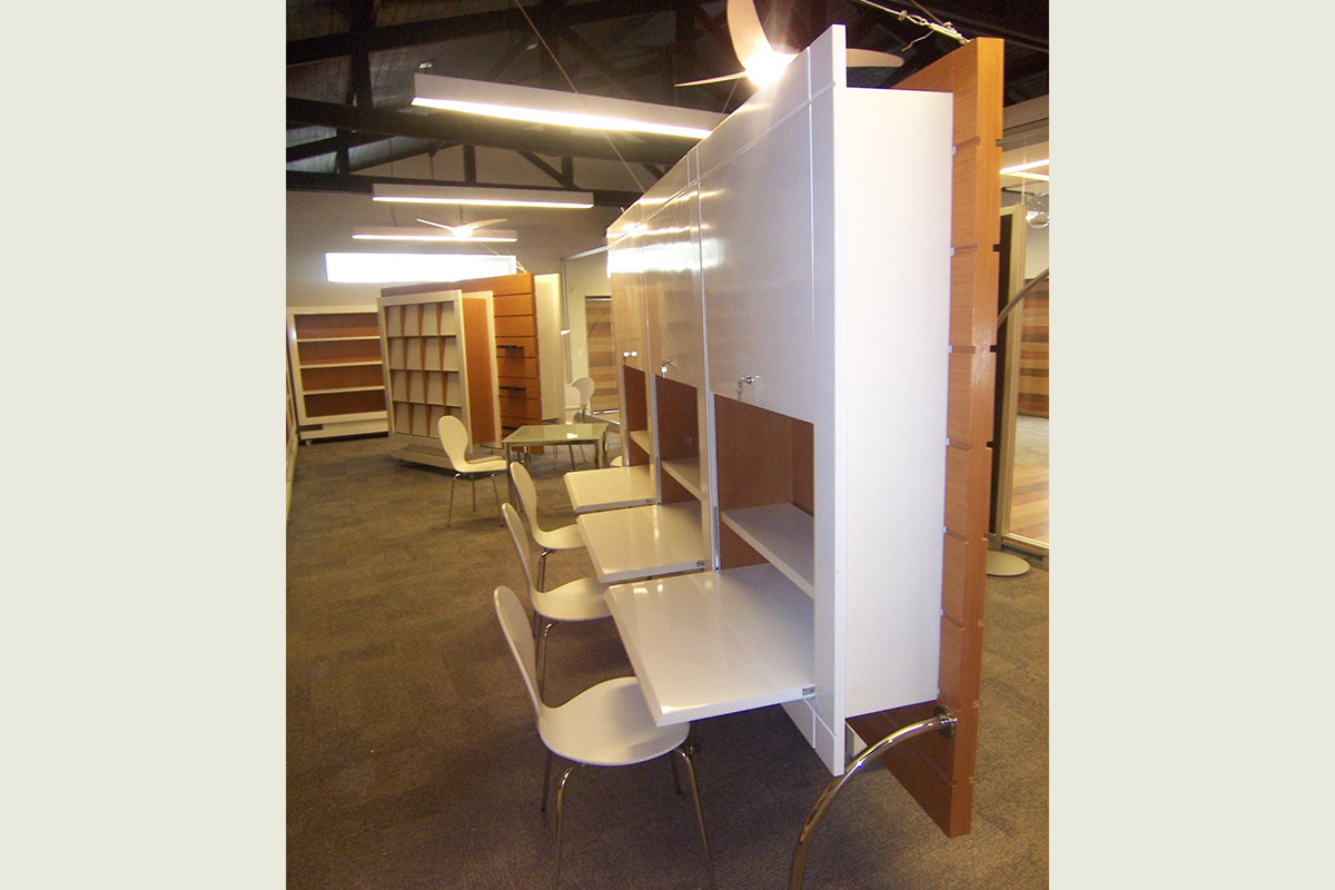 Slide 05_Desk